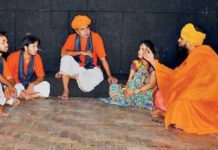 नाटक के माध्यम से बताया सांपों के संरक्षण का महत्व