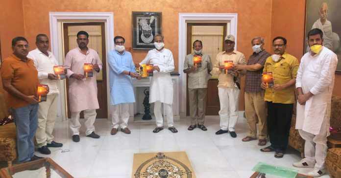 वरिष्ठ पत्रकार डॉ. जसवंत राठी की पुस्तक ’मेरा युद्ध, कैंसर विरूद्ध’ का विमोचन